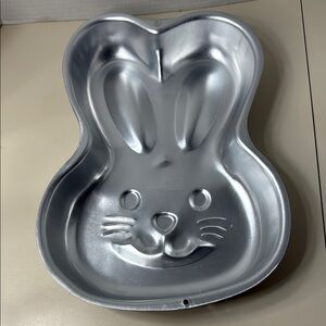 Wilton Bunny Rabbit Metal Cake Pan 2105-2074 13” Animated Design Vintage 2003